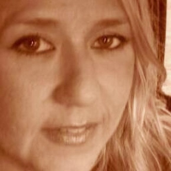 Meet your Posher, Rae - Picture 1 of 1